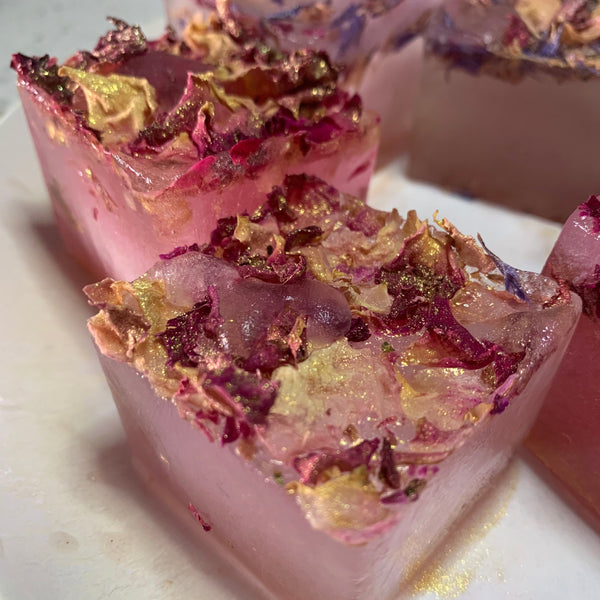 ALCHEMIC SPIRIT “GOLD & ROSES” Edible Petals with Shimmer and Gold Leaf 5gm