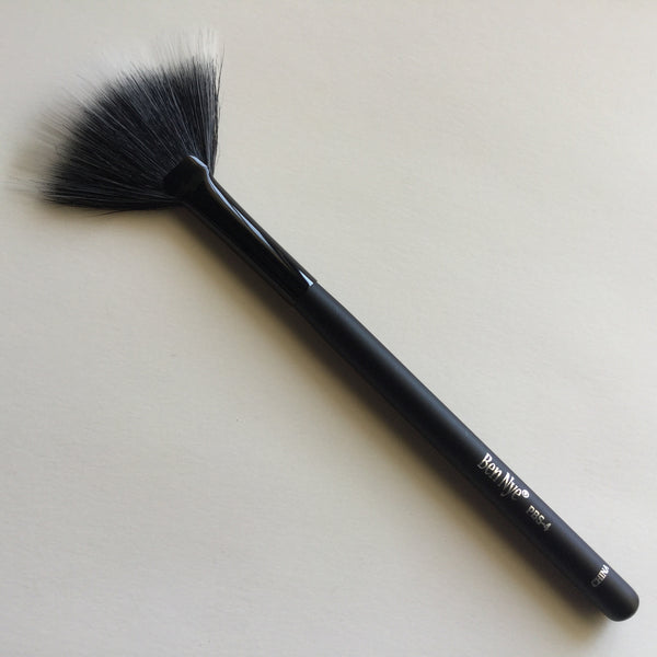 Ben Nye Medium Fan Brush 60mm PBS-4