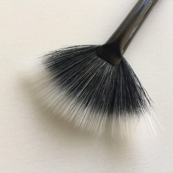 Ben Nye Medium Fan Brush 60mm PBS-4