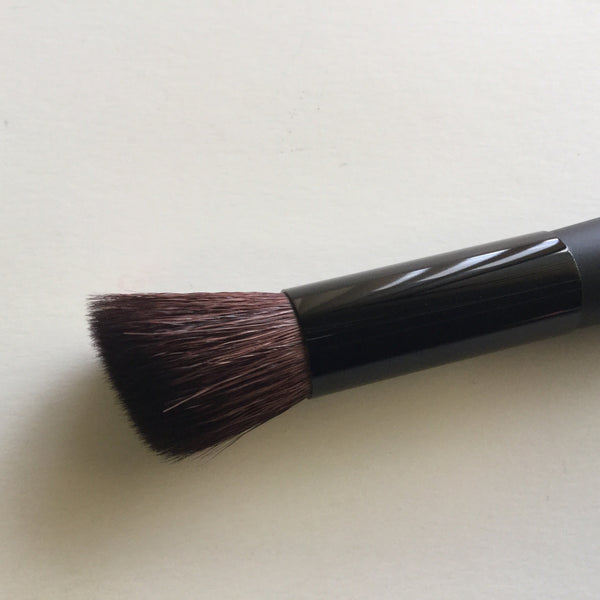 Ben Nye Angle Shader Brush RB-154