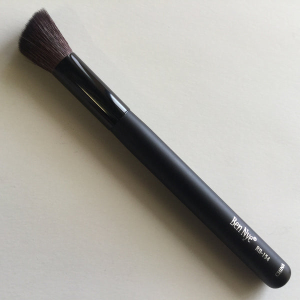 Ben Nye Angle Shader Brush RB-154